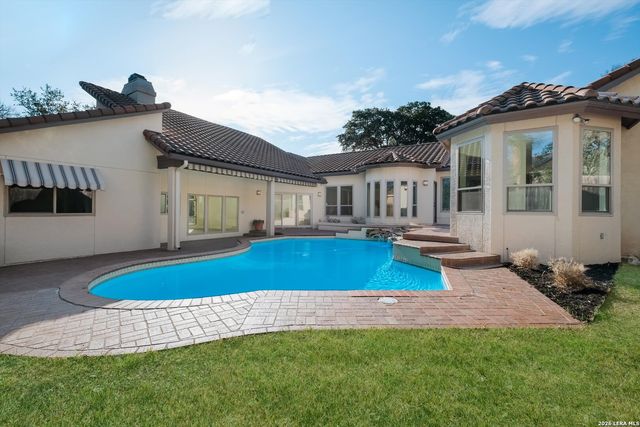 9226 Honey Creek Dr, San Antonio, TX 78230