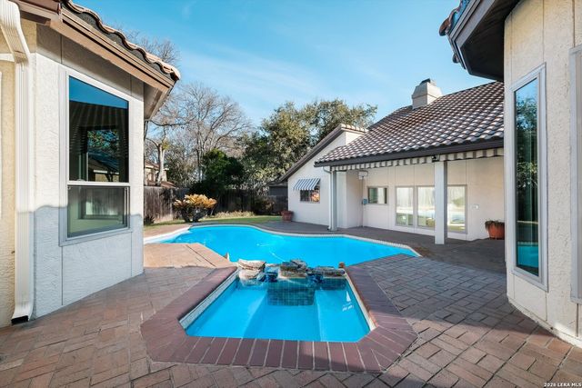 9226 Honey Creek Dr, San Antonio, TX 78230