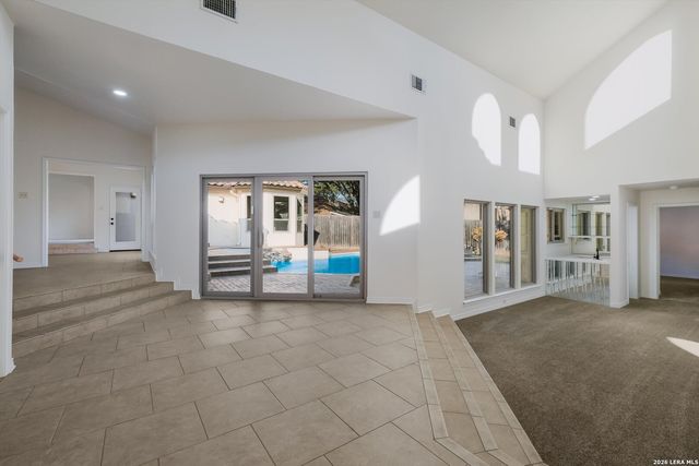 9226 Honey Creek Dr, San Antonio, TX 78230