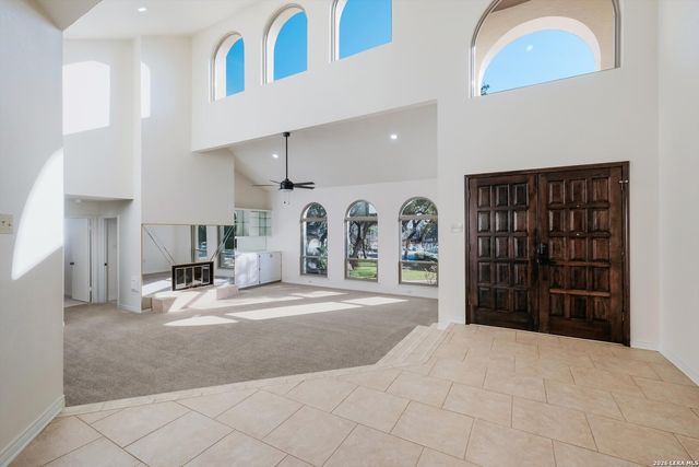 9226 Honey Creek Dr, San Antonio, TX 78230