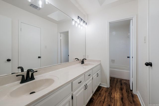 9226 Honey Creek Dr, San Antonio, TX 78230