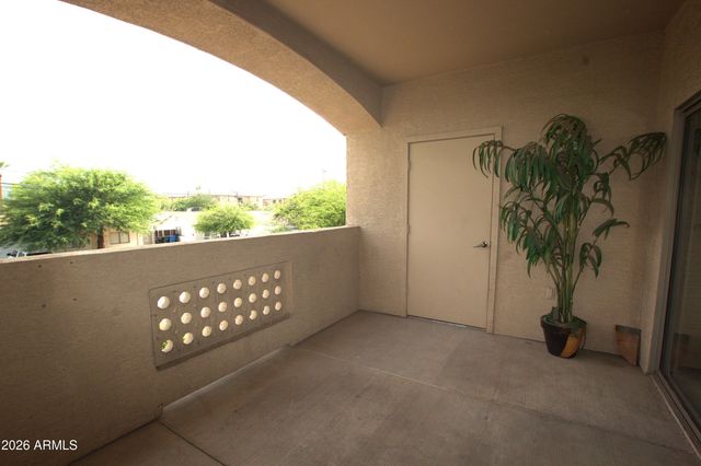 920 E DEVONSHIRE Avenue 2002, Phoenix, AZ 85014