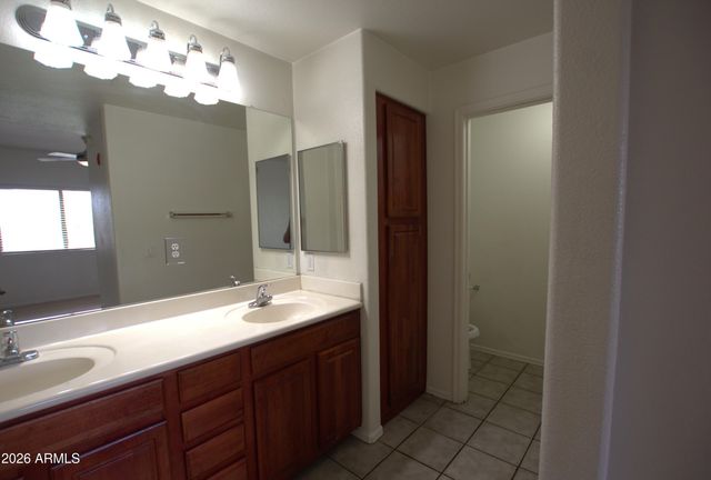 920 E DEVONSHIRE Avenue 2002, Phoenix, AZ 85014