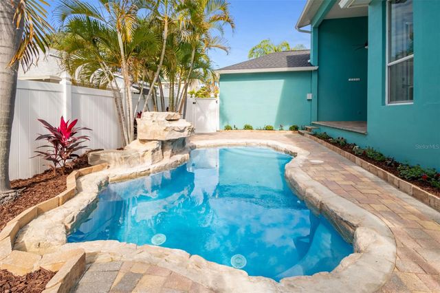 8094 COTTONWOOD COURT, Seminole, FL 33776