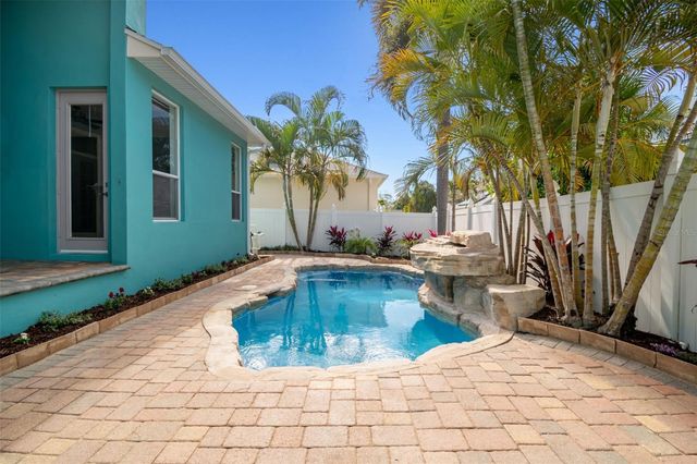 8094 COTTONWOOD COURT, Seminole, FL 33776