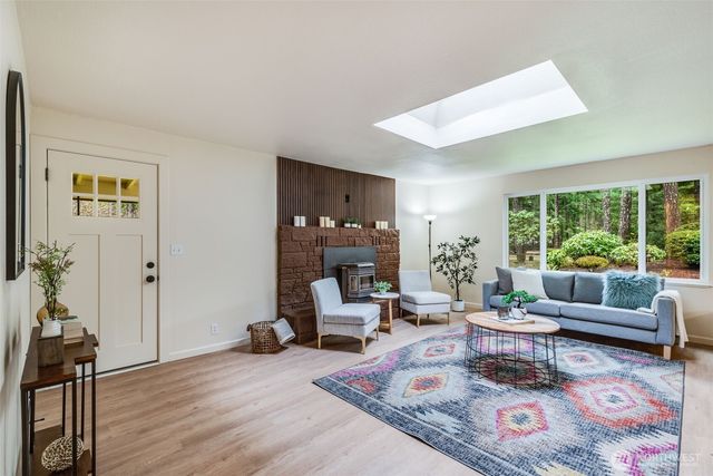 30 E Restful Road, Grapeview, WA 98546