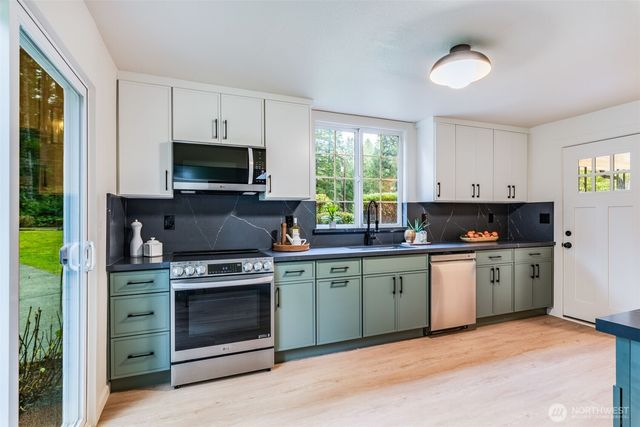 30 E Restful Road, Grapeview, WA 98546