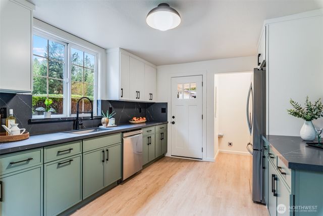 30 E Restful Road, Grapeview, WA 98546