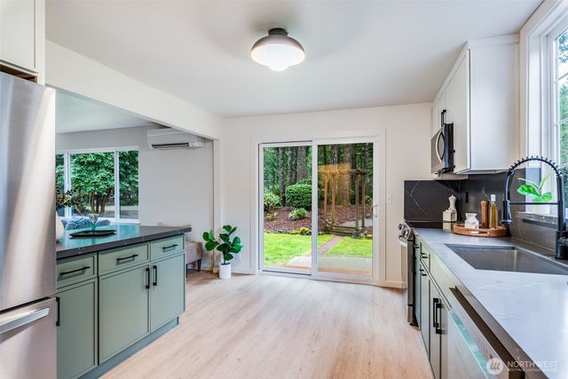 30 E Restful Road, Grapeview, WA 98546