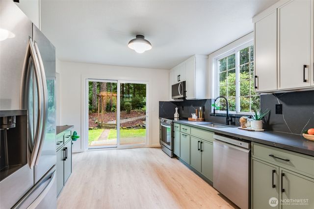 30 E Restful Road, Grapeview, WA 98546