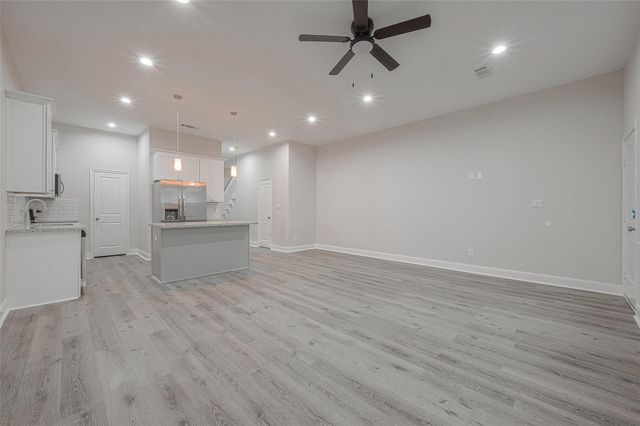 2528 S Texas Avenue Street A, Pearland, TX 77581