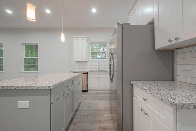 2528 S Texas Avenue Street A, Pearland, TX 77581