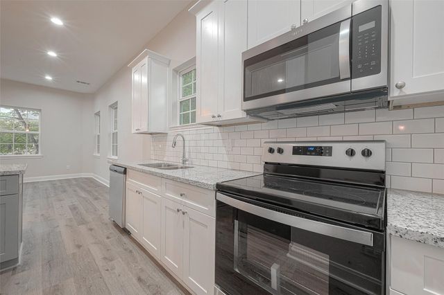 2528 S Texas Avenue Street A, Pearland, TX 77581