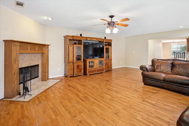 505 Oak Lake, Lake Dallas, TX 75065