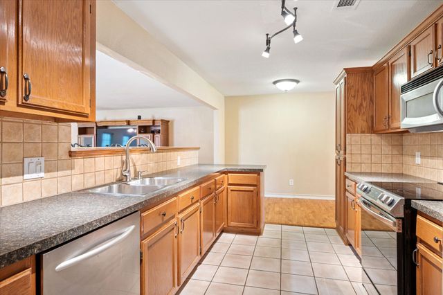 505 Oak Lake, Lake Dallas, TX 75065