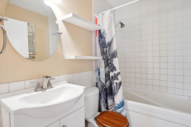 505 Oak Lake, Lake Dallas, TX 75065