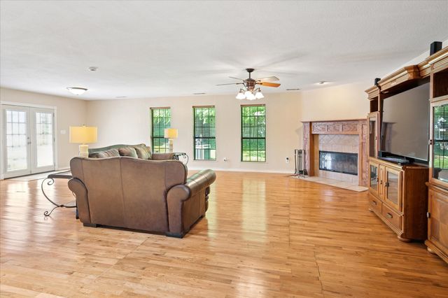 505 Oak Lake, Lake Dallas, TX 75065