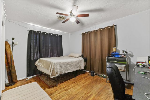 2105 Wayside Drive, Brenham, TX 77833