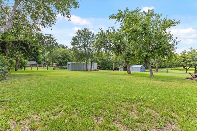 2105 Wayside Drive, Brenham, TX 77833