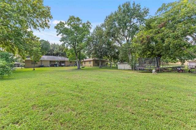 2105 Wayside Drive, Brenham, TX 77833
