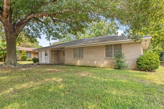 2105 Wayside Drive, Brenham, TX 77833