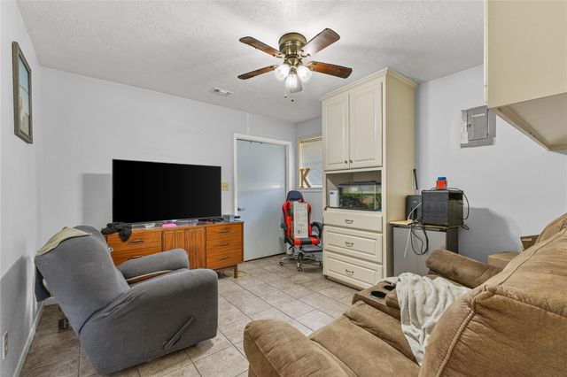 2105 Wayside Drive, Brenham, TX 77833