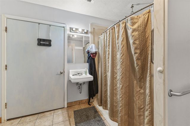 2105 Wayside Drive, Brenham, TX 77833