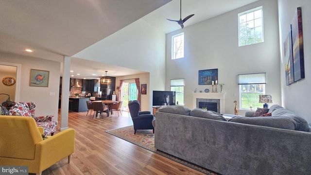 2645 LONGRIDGE DR, Hellertown, PA 18055