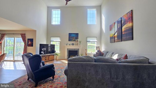 2645 LONGRIDGE DR, Hellertown, PA 18055