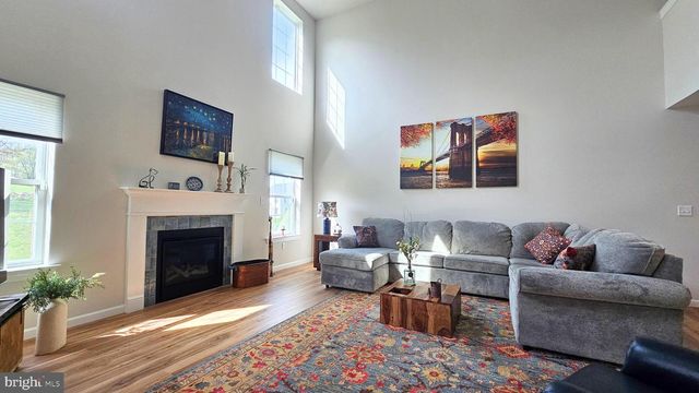 2645 LONGRIDGE DR, Hellertown, PA 18055