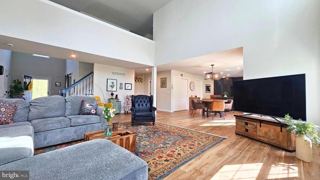 2645 LONGRIDGE DR, Hellertown, PA 18055