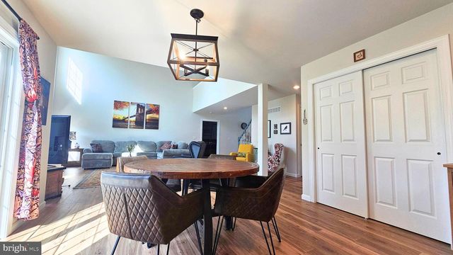 2645 LONGRIDGE DR, Hellertown, PA 18055
