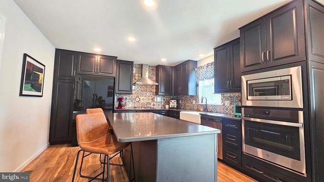 2645 LONGRIDGE DR, Hellertown, PA 18055