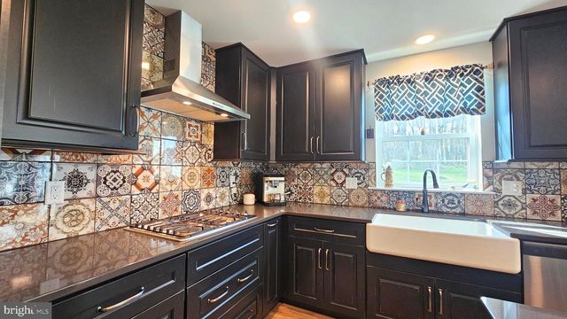 2645 LONGRIDGE DR, Hellertown, PA 18055
