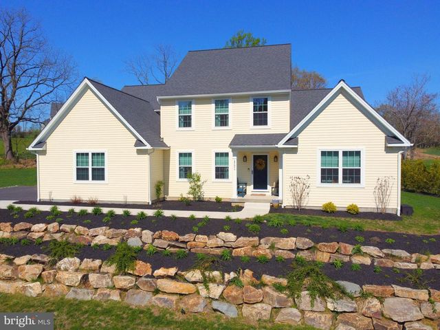 2645 LONGRIDGE DR, Hellertown, PA 18055