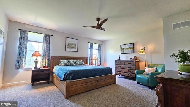 2645 LONGRIDGE DR, Hellertown, PA 18055