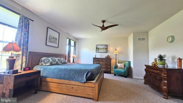 2645 LONGRIDGE DR, Hellertown, PA 18055
