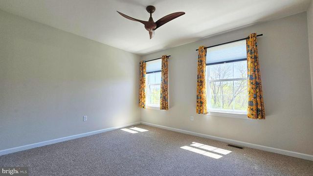 2645 LONGRIDGE DR, Hellertown, PA 18055