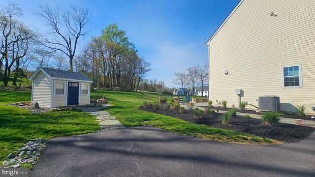 2645 LONGRIDGE DR, Hellertown, PA 18055