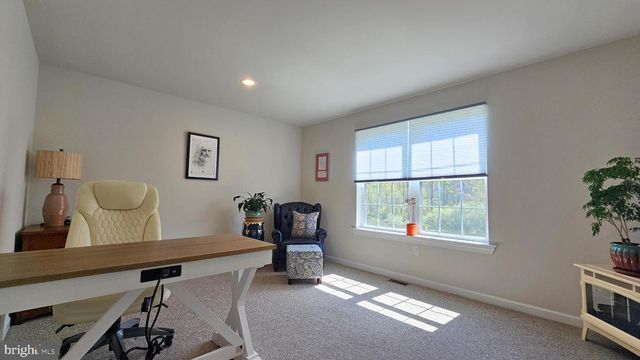2645 LONGRIDGE DR, Hellertown, PA 18055