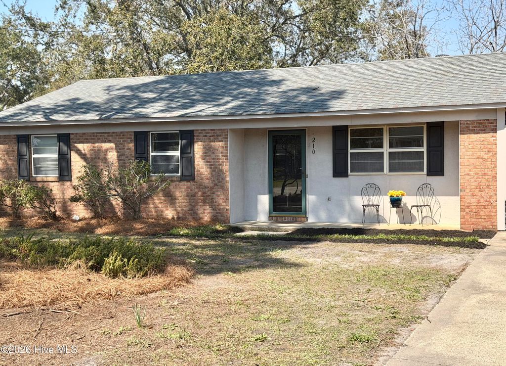 210 Cathay Road, Wilmington, NC 28412