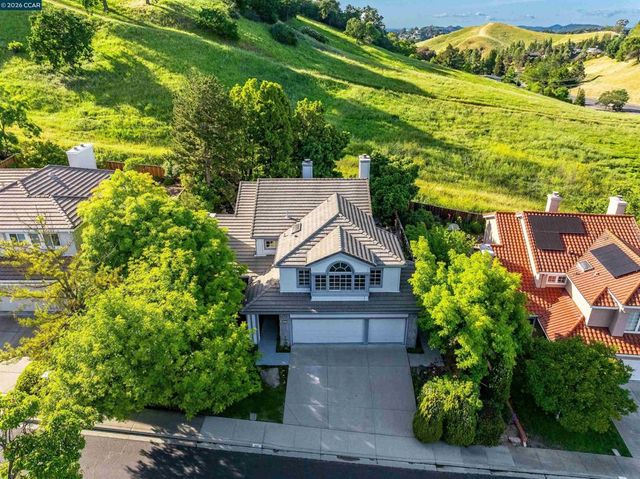 220 Valley Glen Ln, Martinez, CA 94553