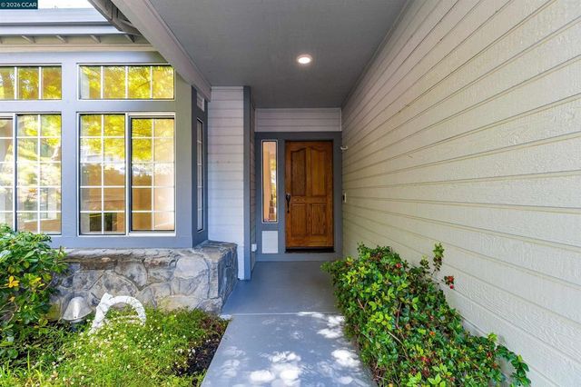 220 Valley Glen Ln, Martinez, CA 94553