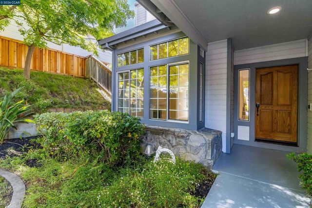 220 Valley Glen Ln, Martinez, CA 94553