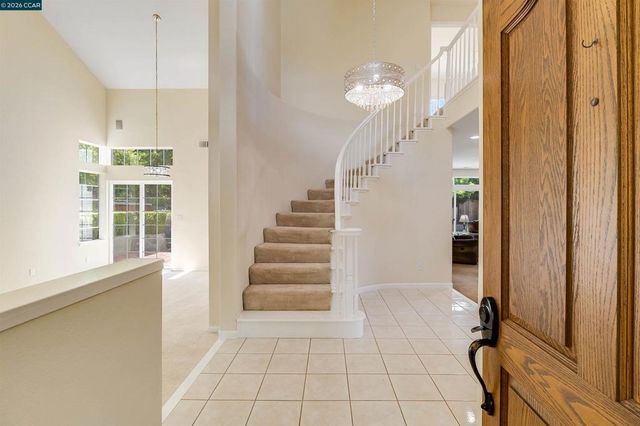 220 Valley Glen Ln, Martinez, CA 94553