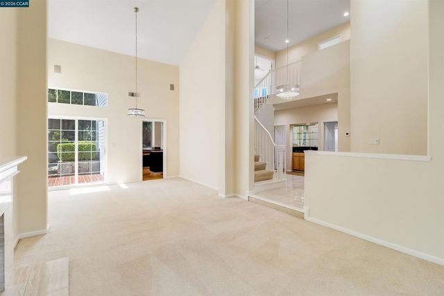 220 Valley Glen Ln, Martinez, CA 94553