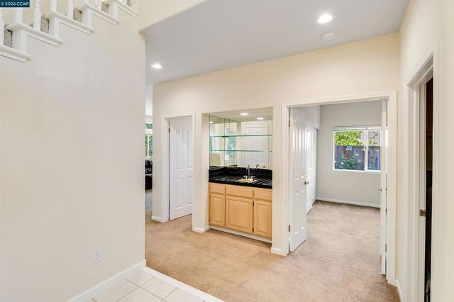 220 Valley Glen Ln, Martinez, CA 94553