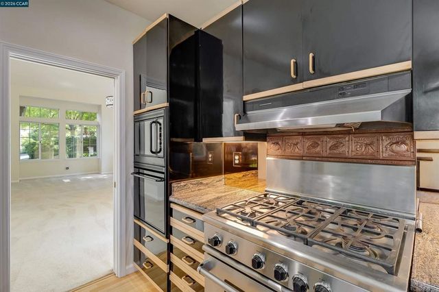 220 Valley Glen Ln, Martinez, CA 94553