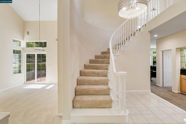 220 Valley Glen Ln, Martinez, CA 94553