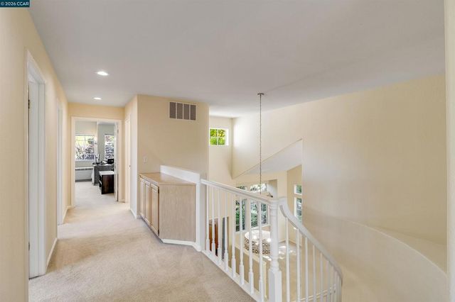 220 Valley Glen Ln, Martinez, CA 94553